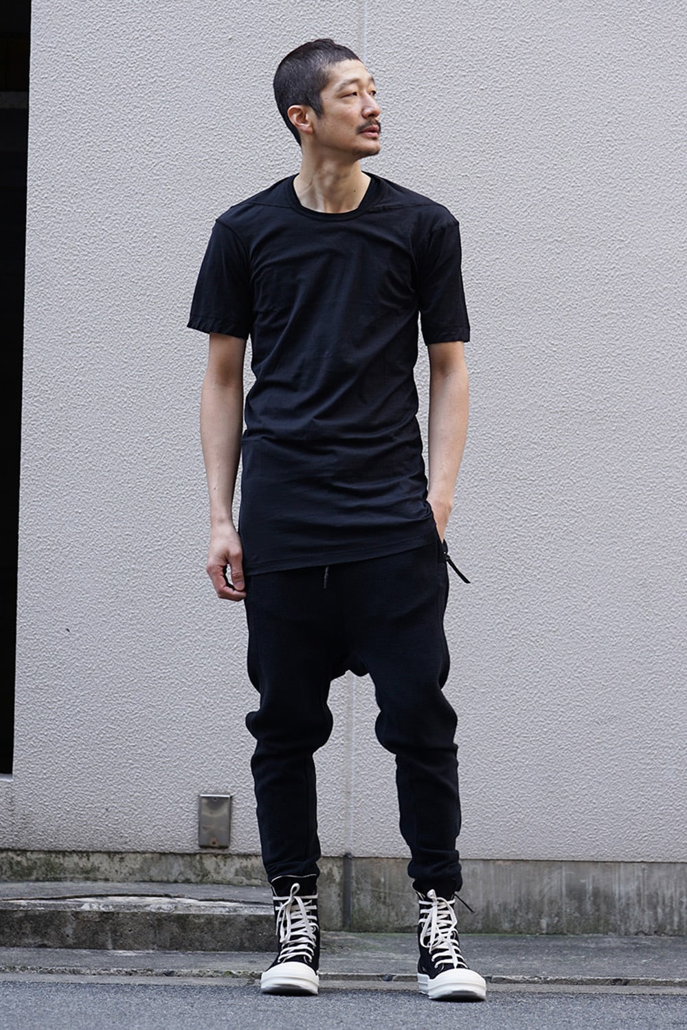 Lock stitch T-shirt (Black)