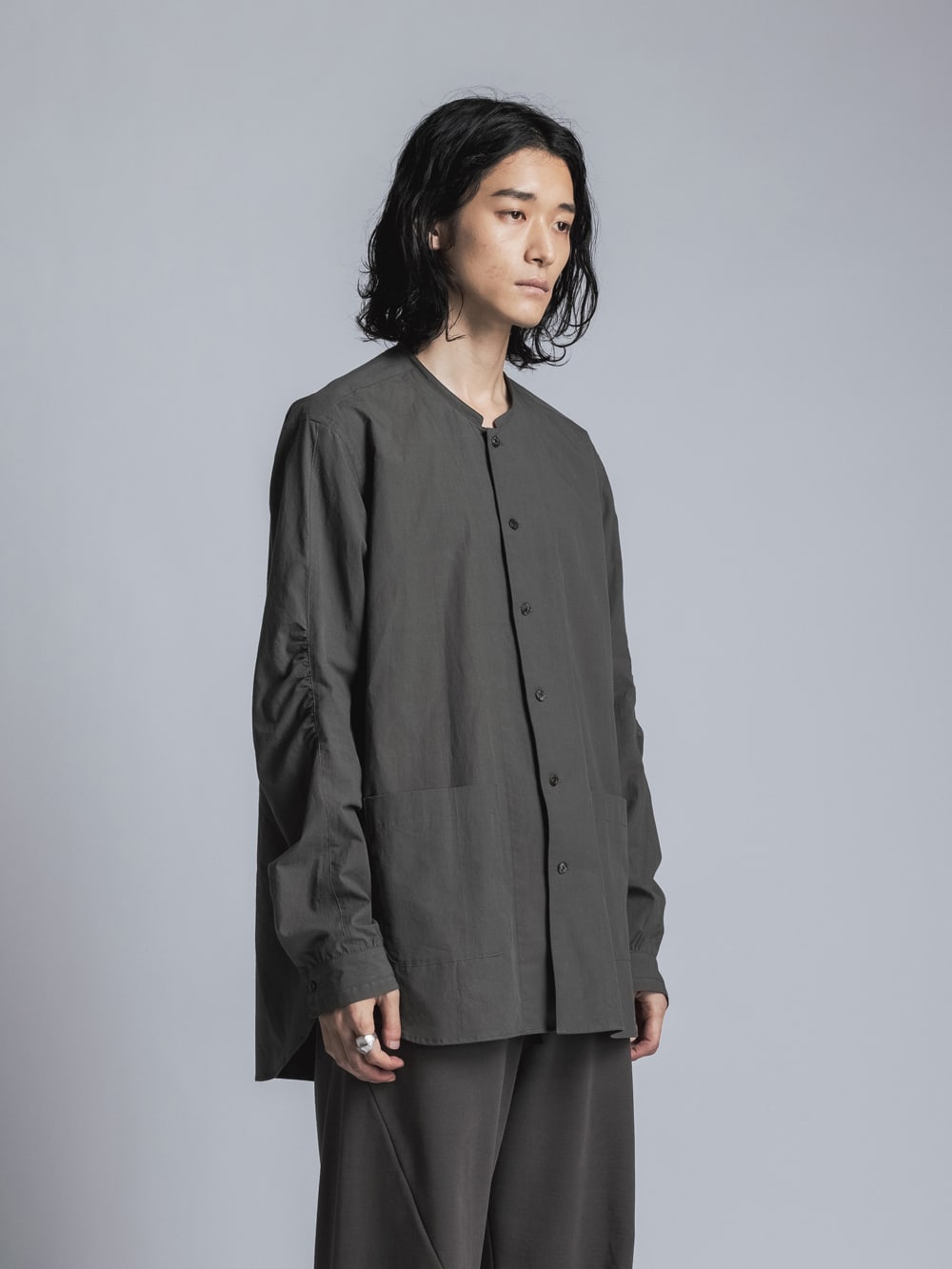 Typewriter Band Collar Shirt Charcoal