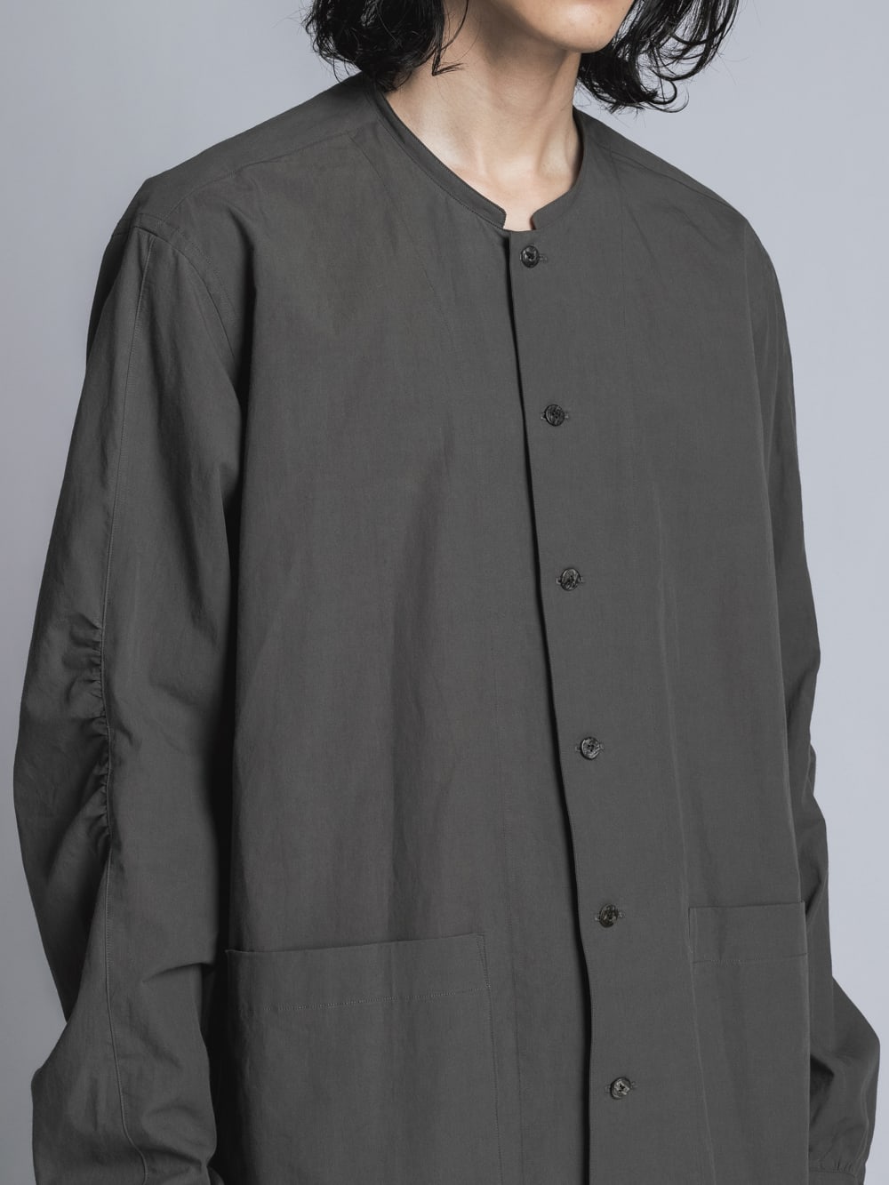 Typewriter Band Collar Shirt Charcoal