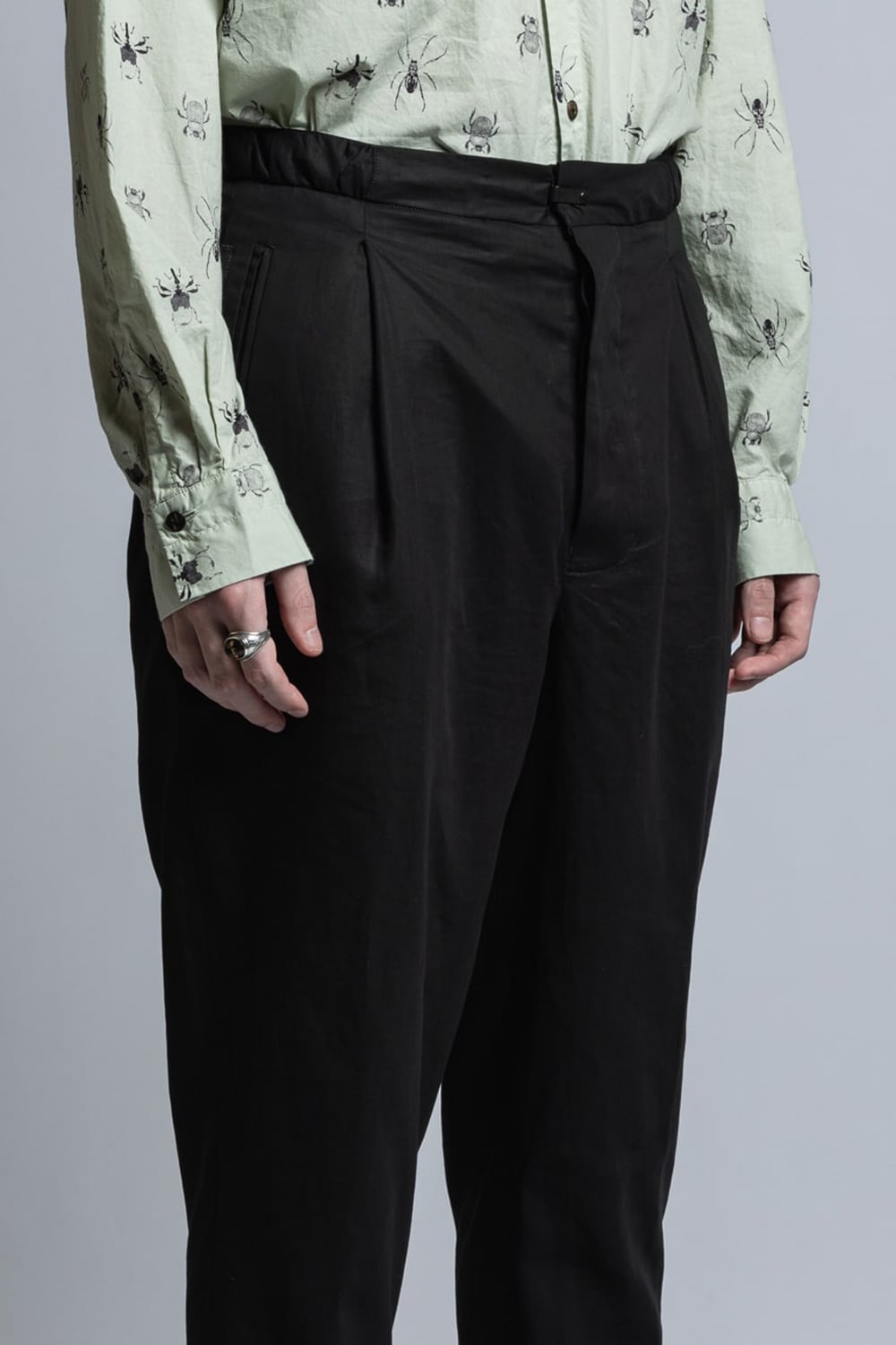 Strong-Twist Cotton Tapered Pants