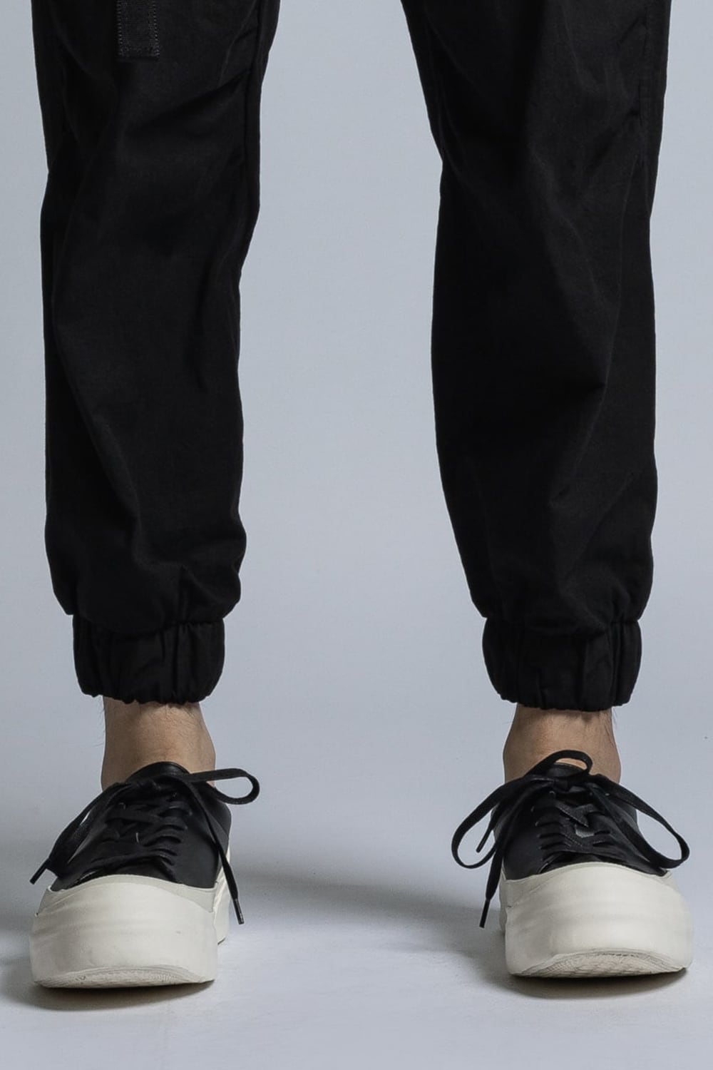 Low Cut Sneakers Black / White