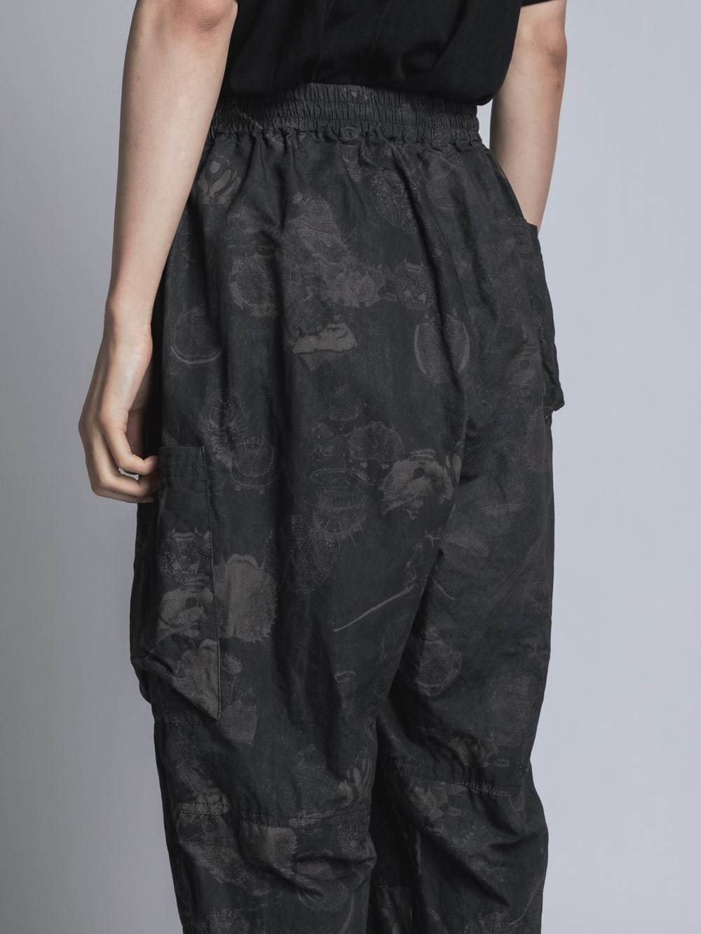 SUZUKO MOMOYAMA Innsects Print Pants Black Mix