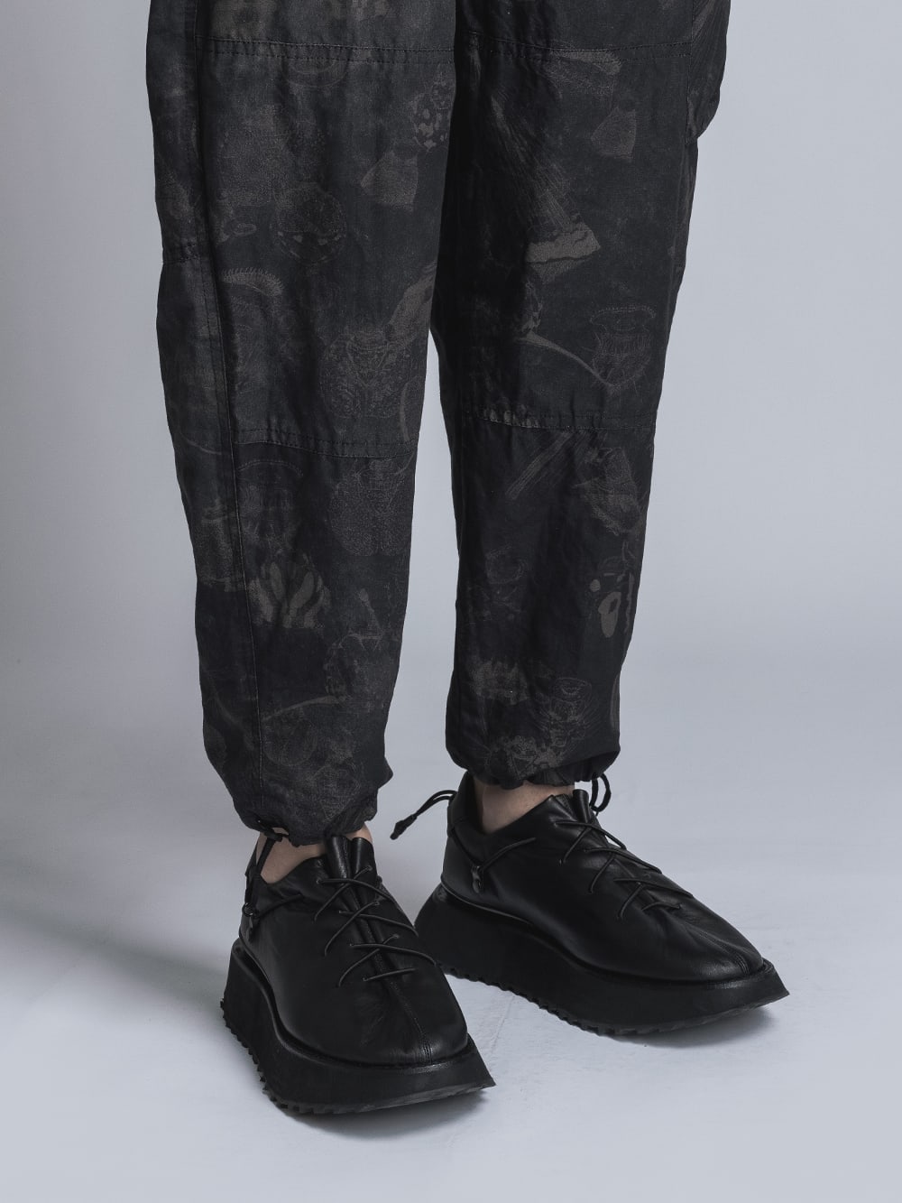 SUZUKO MOMOYAMA Innsects Print Pants Black Mix