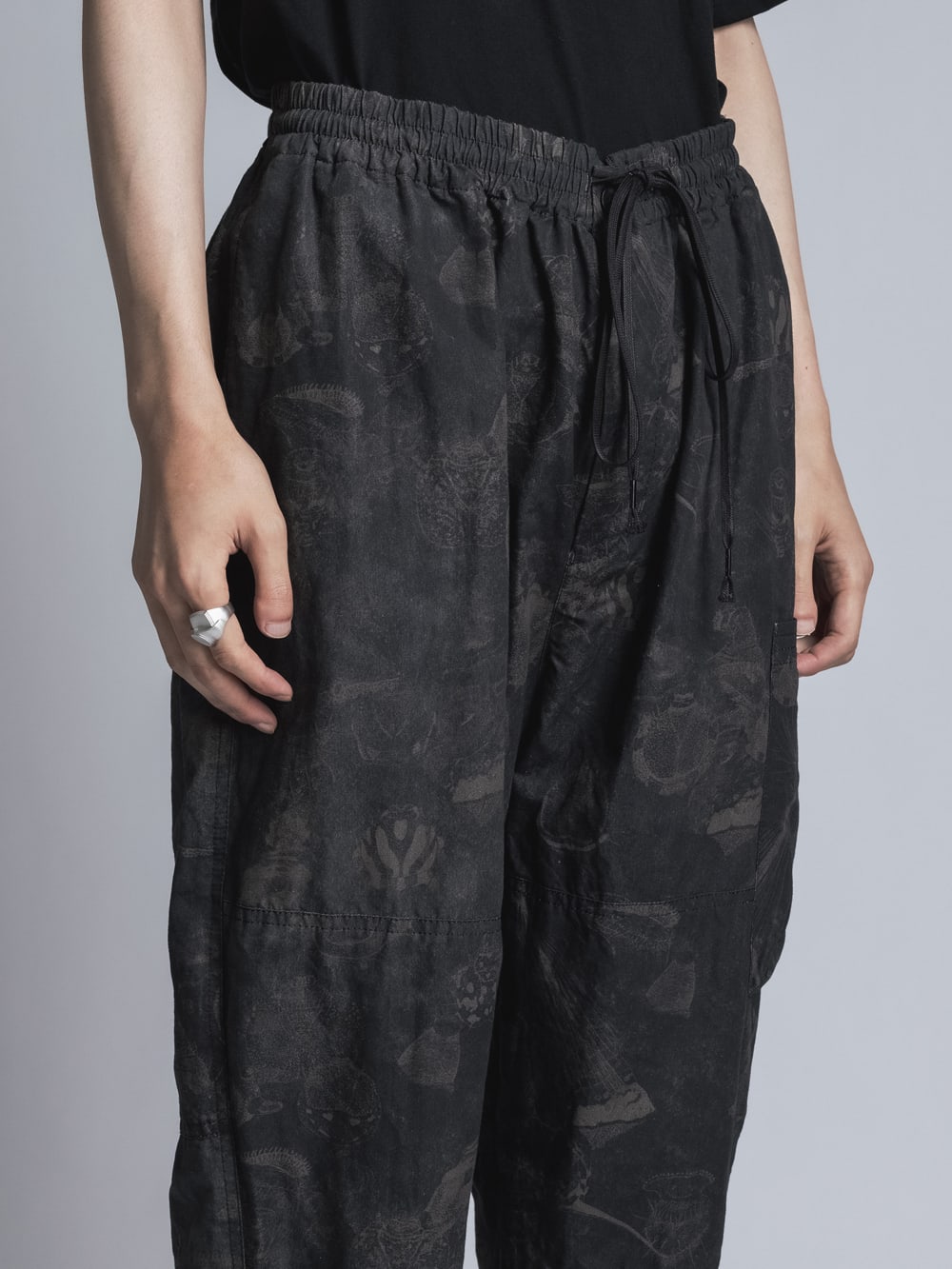 SUZUKO MOMOYAMA Innsects Print Pants Black Mix