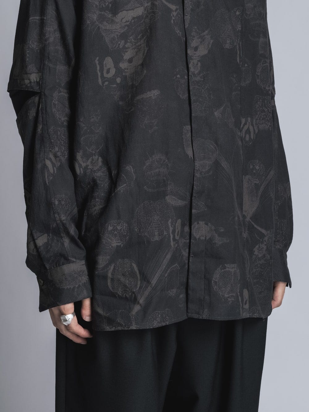 SUZUKO MOMOYAMA Insects Print Shirt Black