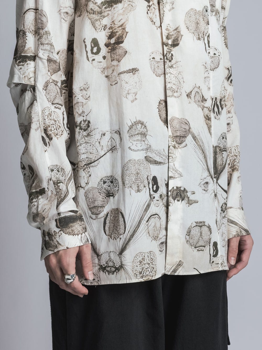 SUZUKO MOMOYAMA Insects Print Shirt Ivory