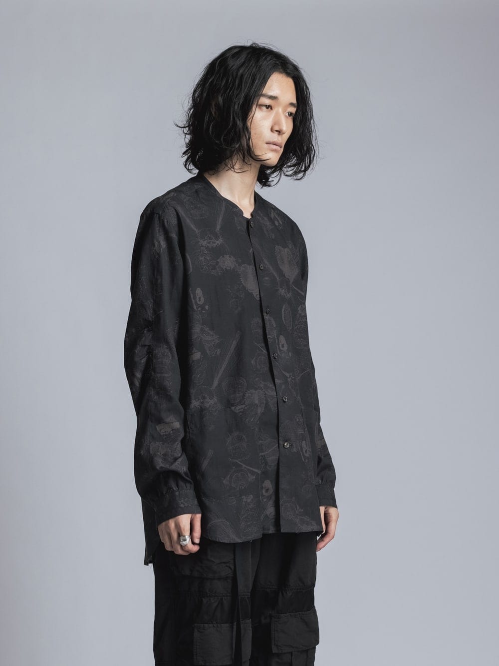 SUZUKO MOMOYAMA Insects Print Band Collar Shirt Black