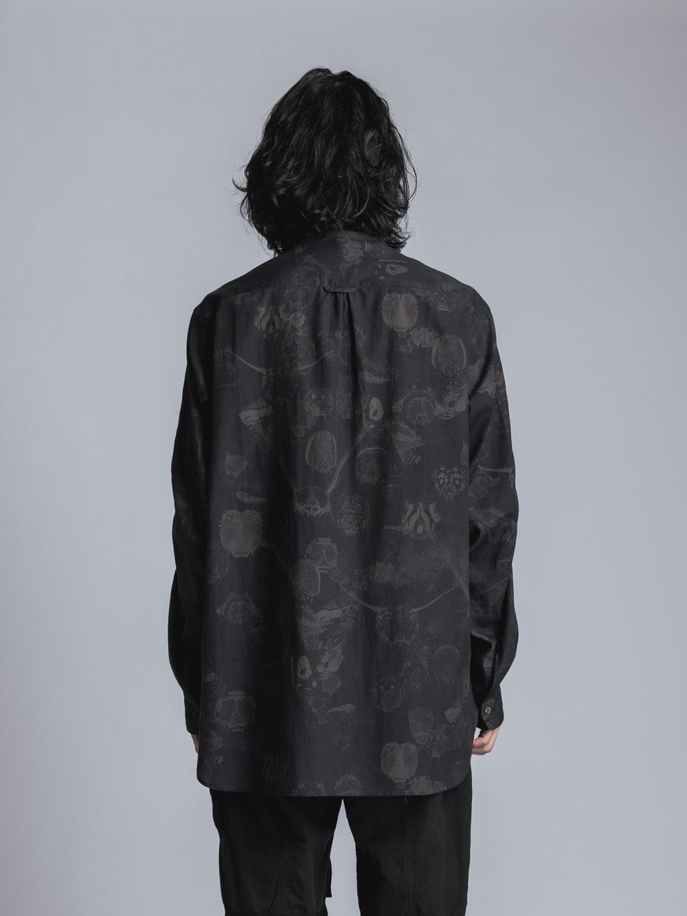 SUZUKO MOMOYAMA Insects Print Band Collar Shirt Black