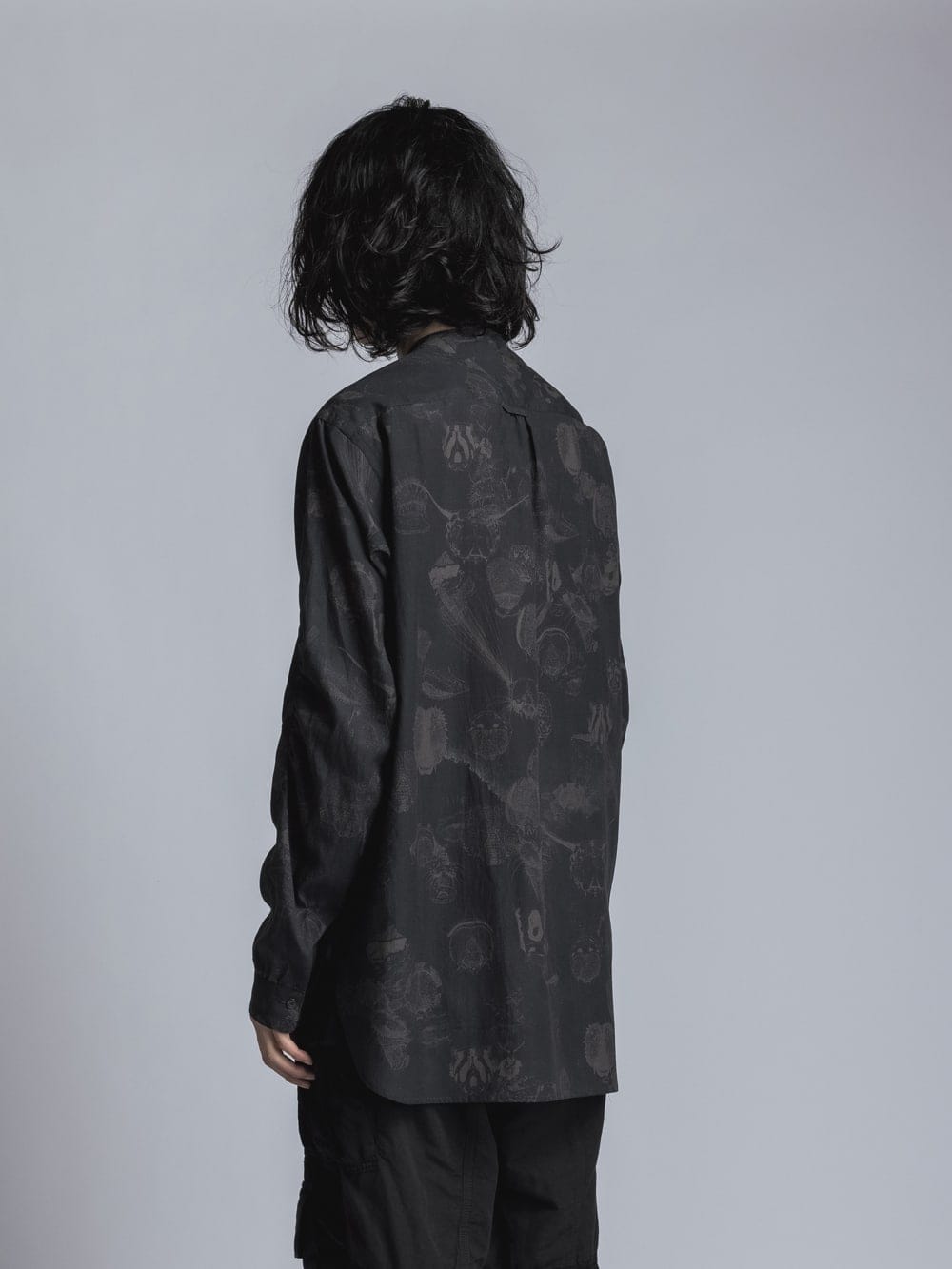 SUZUKO MOMOYAMA Insects Print Band Collar Shirt Black