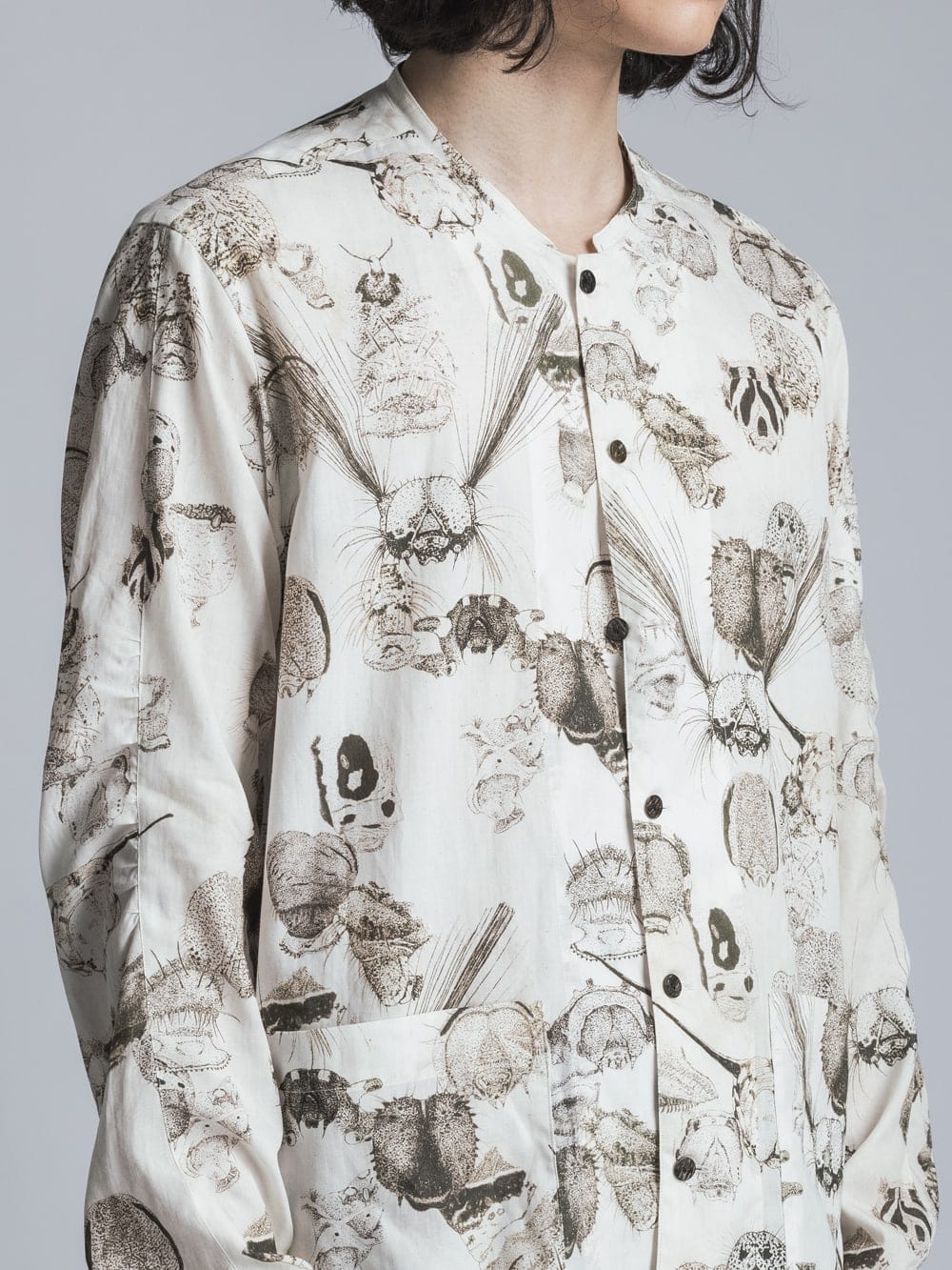 SUZUKO MOMOYAMA Insects Print Band Collar Shirt  Ivory