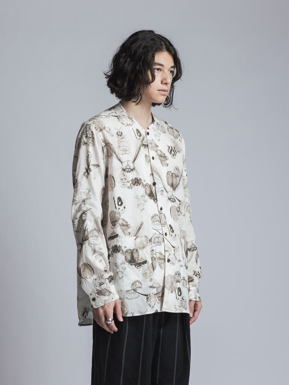 SUZUKO MOMOYAMA Insects Print Band Collar Shirt  Ivory