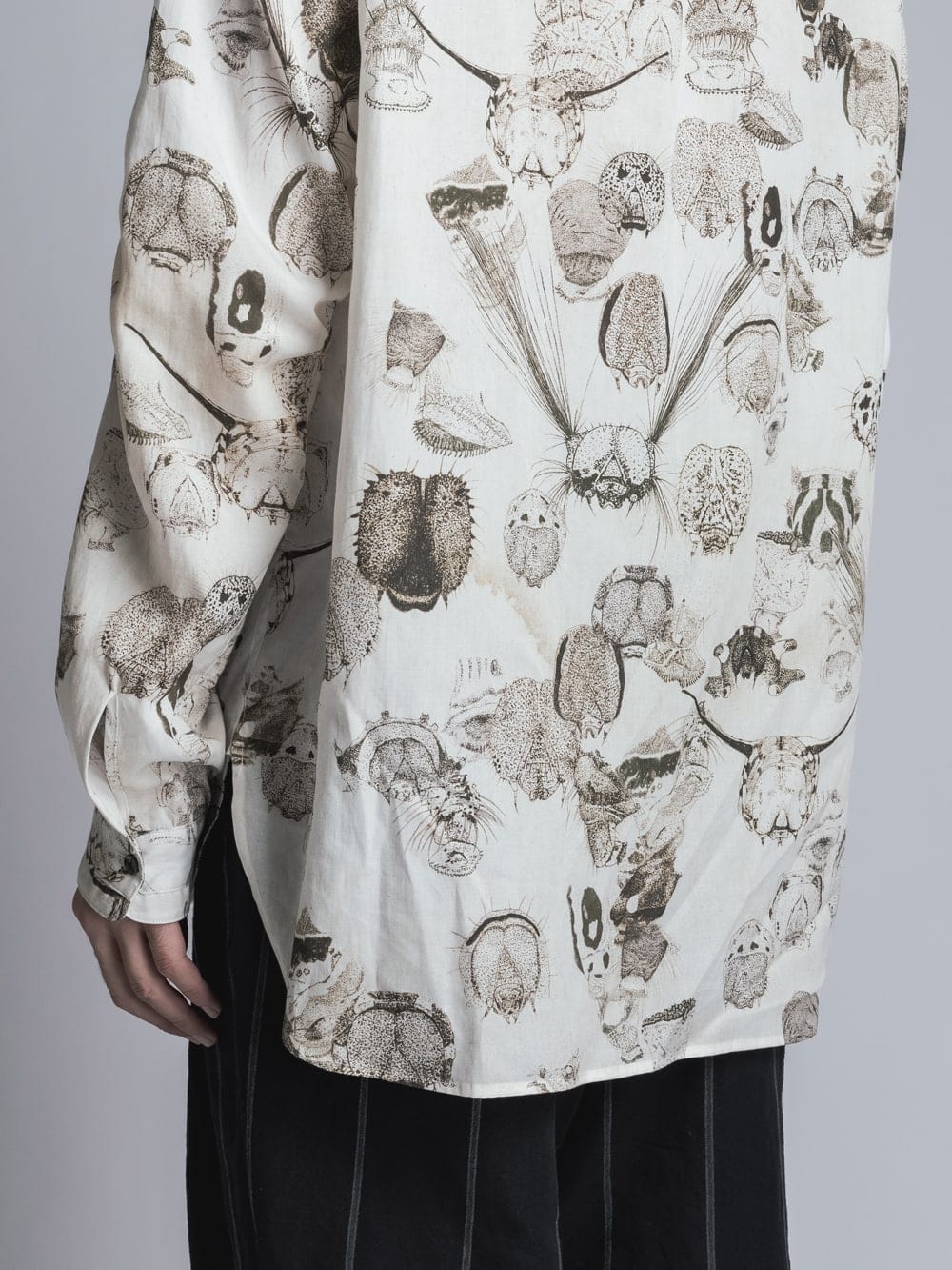 SUZUKO MOMOYAMA Insects Print Band Collar Shirt  Ivory