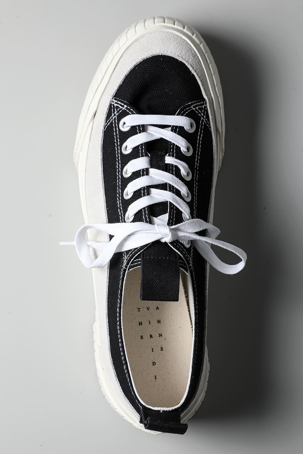 ローカットスニーカー  Black