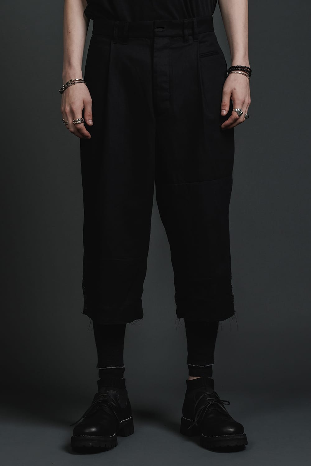 フラグメント クロップド トラウザー ブラック