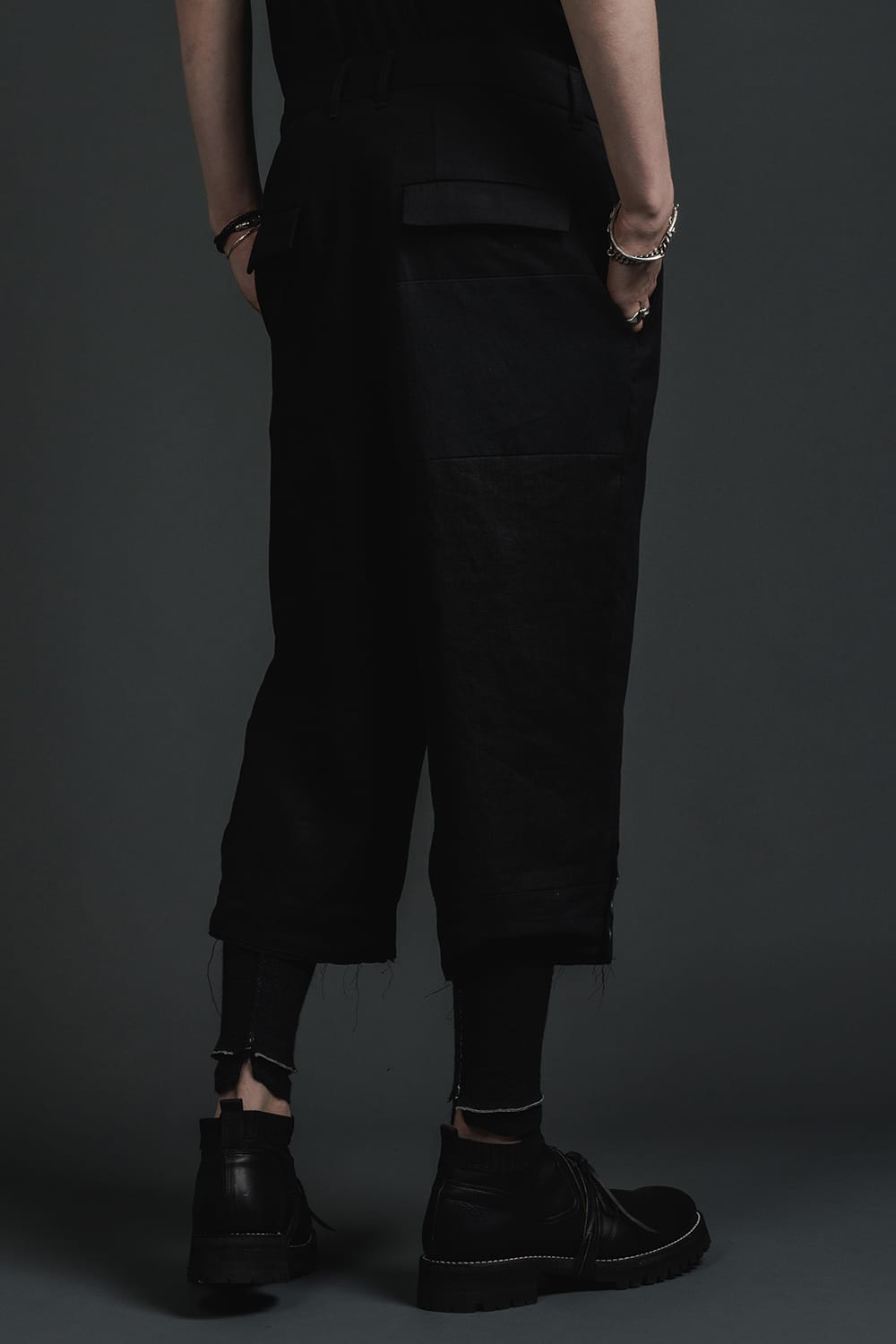 フラグメント クロップド トラウザー ブラック