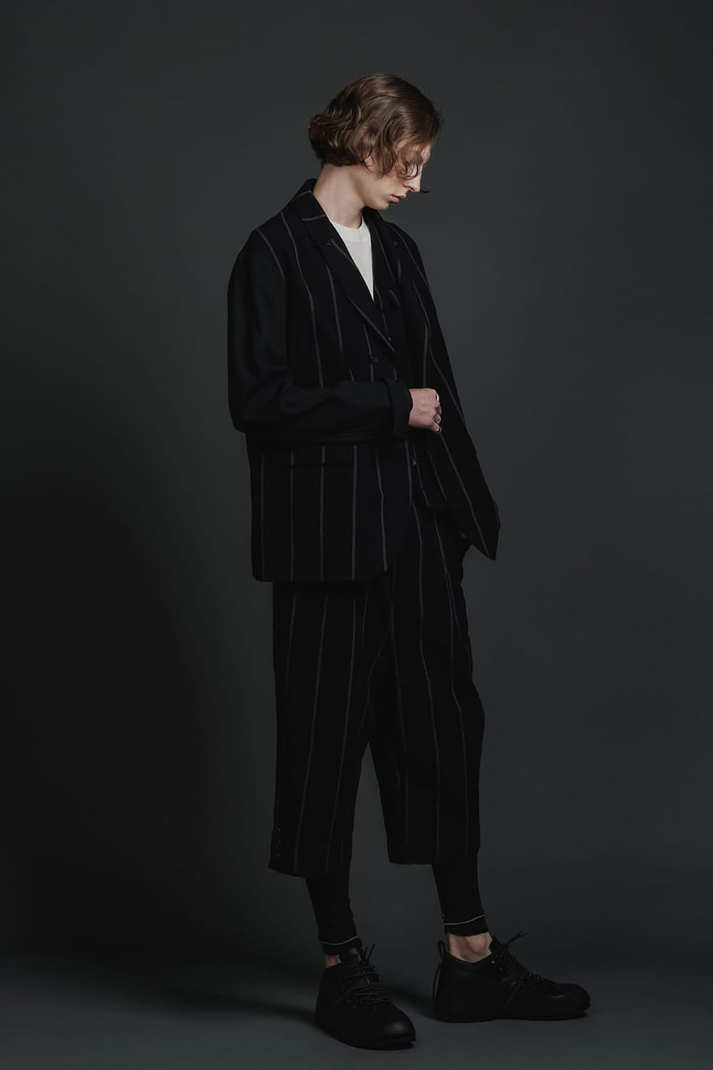 リネン/コットン ワイド クロップド トラウザー ブラックストライプ