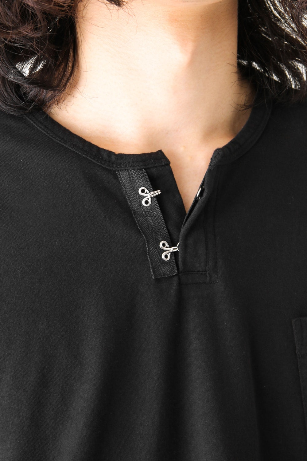 Vintage-esque Cotton Jersey Henry Neck Neck T Black