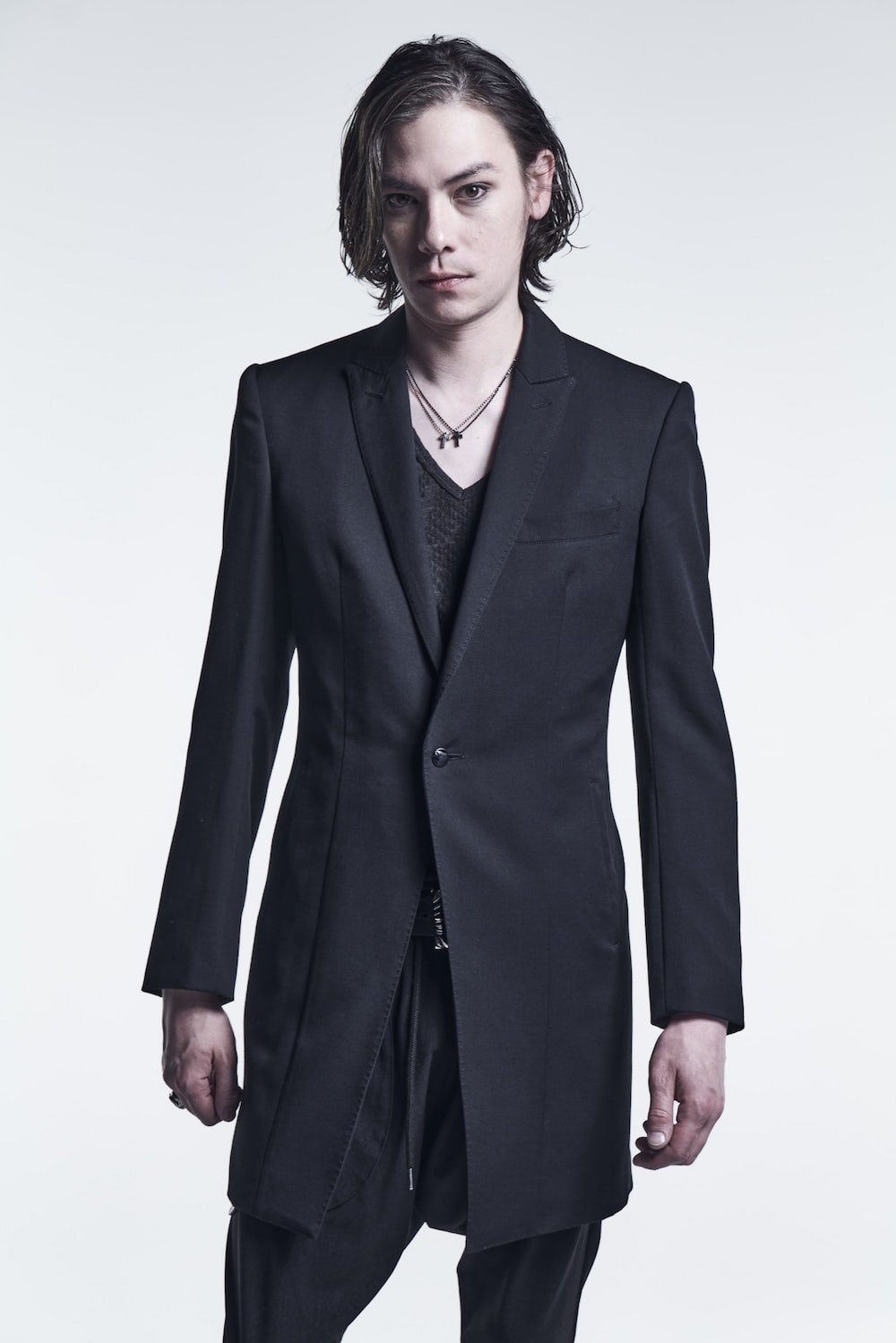 ピークド ロングジャケット